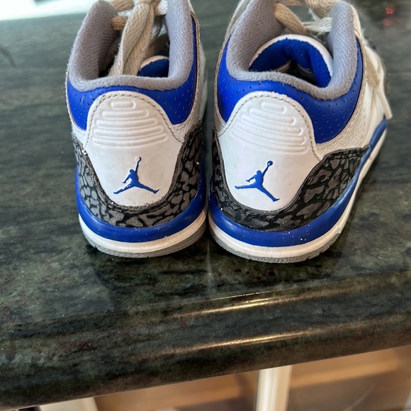 Toddler Jordan size 10C - Picture 3 of 5